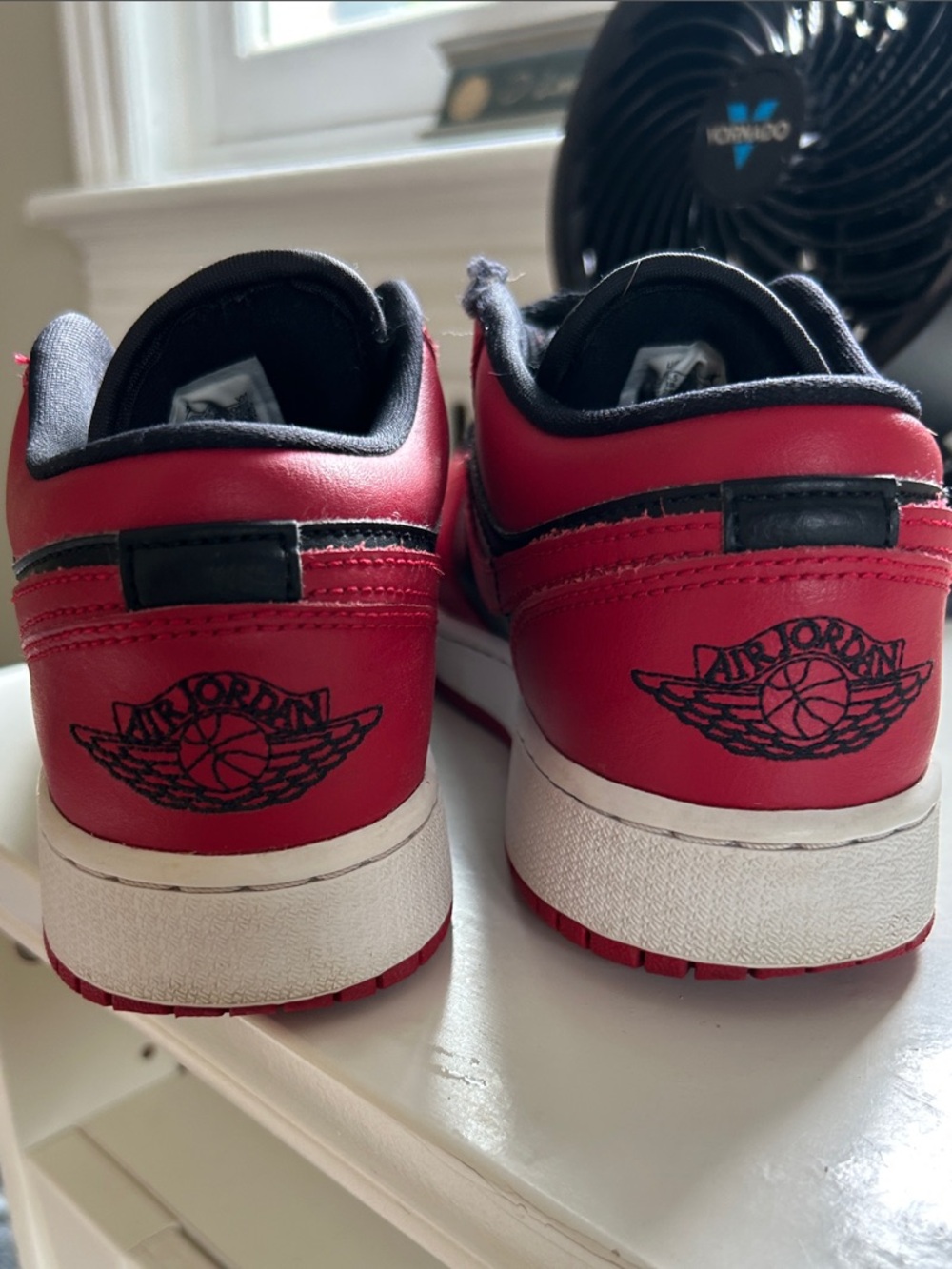 Air Jordan 1 Low "Reverse Bred" GS Youth 6Y (Fits Women 7.5-8) - Picture 5 of 10